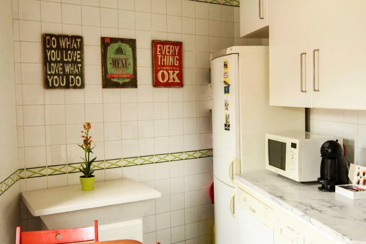 Cozy And Spacious Apartment In Graca, Lisbon